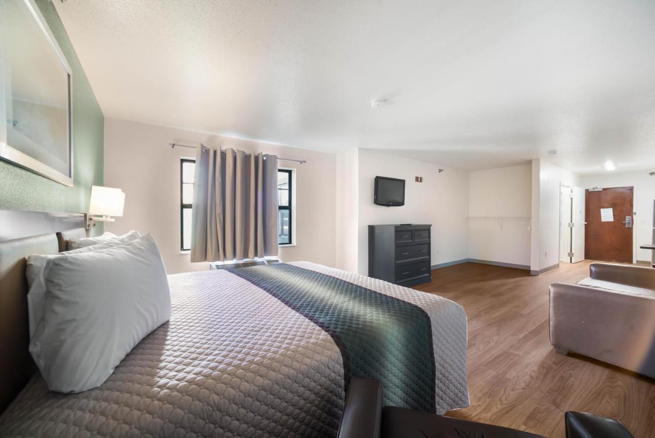 Hometowne Studios By Red Roof St. Louis - Airport/N Lindbergh Hazelwood Exteriör bild