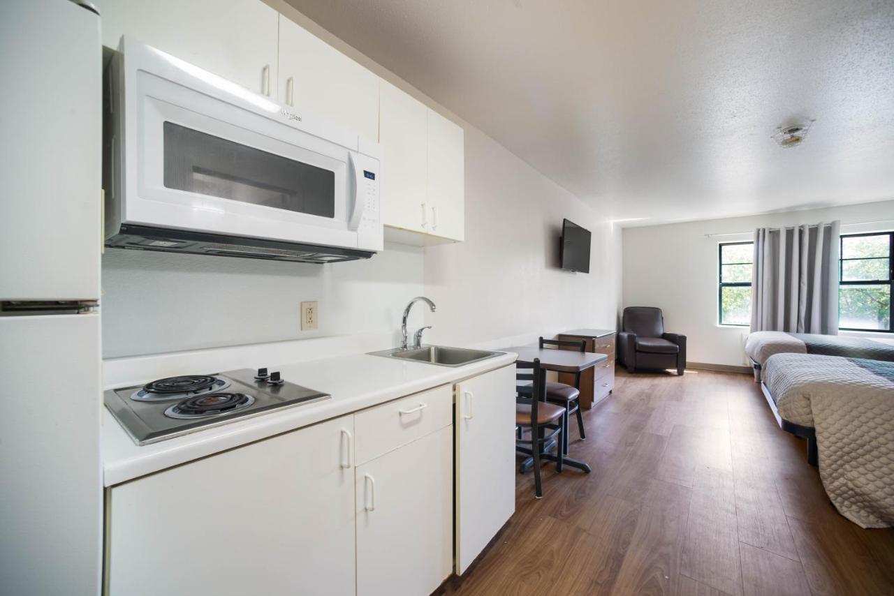 Hometowne Studios By Red Roof St. Louis - Airport/N Lindbergh Hazelwood Exteriör bild